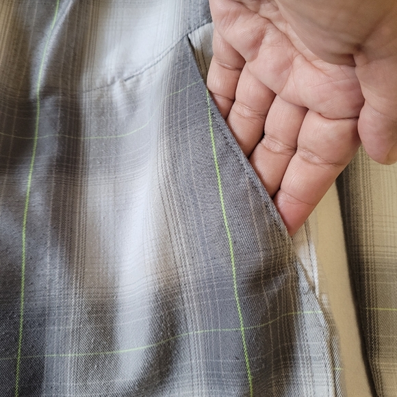 Off The Grid Shirt Men’s Large Plaid Gray White Pockets Outdoor Hiking Camping - Picture 10 of 10